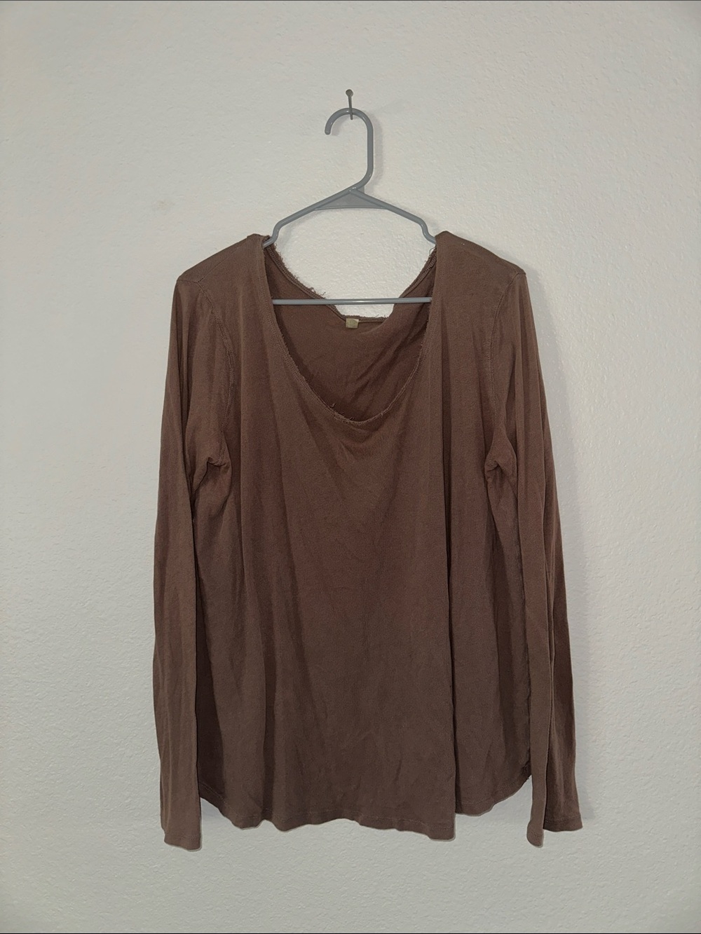 Free People Women’s Brown Raw Seam Scoop Neck Long Sleeve Top Size Large